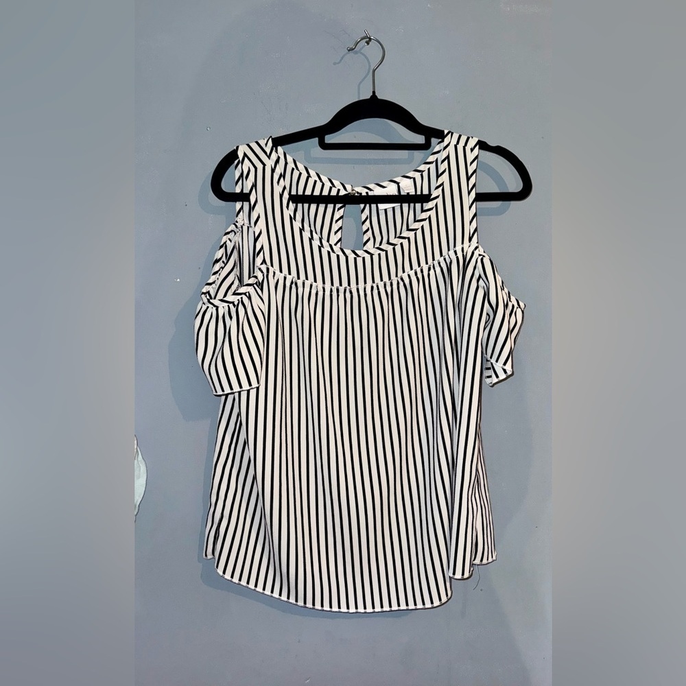 Soho Jeans Black & White Striped Cold Shoulder Top | Size Small | Flowy Blouse